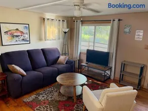 Cozy River Cabin with Arkansas River View - Image 3
