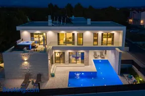 VILLA VM - Image 1
