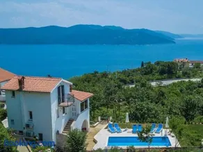 Apartment Rea with Pool - Image 1