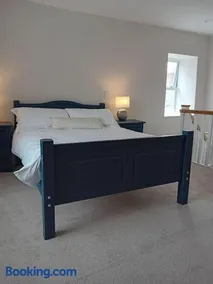 Town Centre Luxury Retreat - Image 2