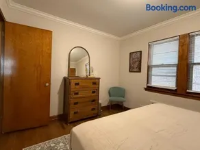 Charming Cozy 2 br 1 ba apt near Oak Park fast wifi near transportation - Image 3