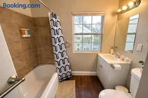 Central 1BR Birmingham Stay Near Downtown & UAB - Image 4