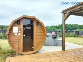 Ferienhaus Dziwna 70qm bis 7 Gäste mit Fass-Sauna, Whirlpool, großer Terrasse, eingezäuntem Garten & bis zu 6 Hunde kostenlos - Image 1