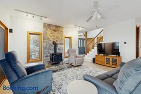 Lakefront home with water access, views of the mountains, private deck & patio - Image 3
