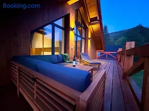 Chalet Oasis - Luxury 5-Bedroom Chalet with Panoramic Views - Image 5