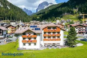 Albergo Canazei - Image 1