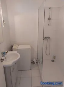 One bedroom flat with balcony - Image 4