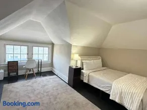 University Hill Walk to SU Upstate Hospitals Entire 5BR Family Home - Image 5