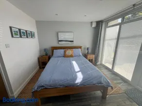 Entire guest suite in Four Mile Bridge, Rhoscolyn - Image 3