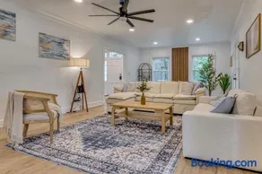 4 Mi to Dtwn! 5,180-Sq-Ft Escape in Indianapolis - Image 2