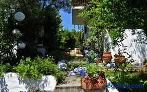 Sonia's House with Garden - Image 4