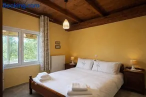 Villa Dorothy 360 -Mountain Escape in Polydrosos - Image 3