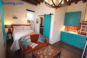 Closson Studio - Stylish - Near Plaza - Queen bed - Image 1