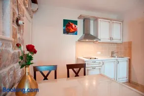 Piazza Apartments 1 - Image 3