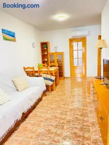 Cozy apartment with terrace & AC, 4 min to sea - Image 3