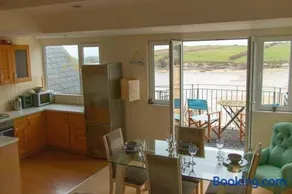 Beach Side Top Floor Property, Balcony & Sea Views - Image 2
