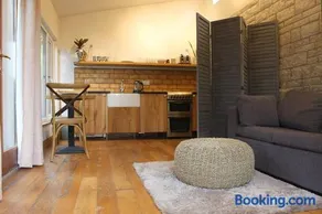 Peaceful & Central Self Contained 1 Bedroom House - Image 3