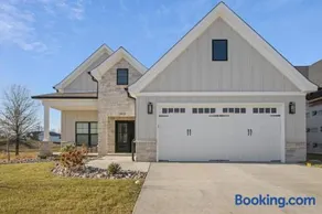 Modern & upscale home near Derby - Image 2