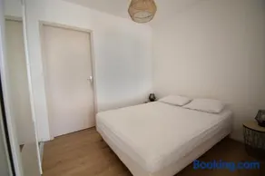 Appartement cosy à 50 m de la plage et du port - Image 2