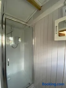 Mr Hares shepherd hut - Image 5
