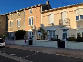 Jolie, cozy, confortable maison de ville au calme à 5min du centre de Verdun, parking devant la maison - Image 3