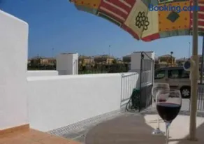 Beach Holiday home with wifi and air con - Image 2
