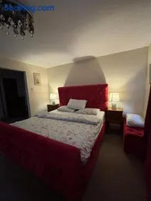 The Luxe 2BR Specious Bungalow - Garden & Parking - Image 5