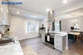 Family Friendly 4 BR Home Close To Downtown CLE! - Image 4