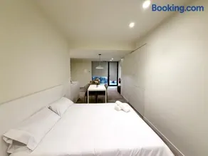 Convenient Valencia Studio Near Nou Mestalla & Metro - Image 1