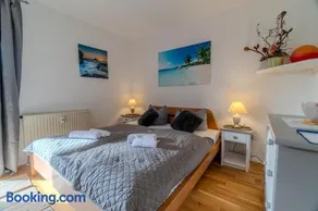 Schoenes 1 Zimmer - Sauna - Schwimmbad - Free Parking - Image 2