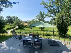 Gîte rural rénové avec charme à Marcillat, jardin et terrasse - Image 4