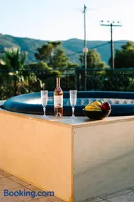 Villarose Suite HotTub SunsetView - Image 1