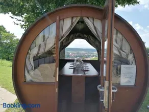 Der Kirschberghof Weinfass-Lodge - Image 1