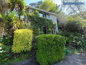 Treetop Cottage at Countisbury Lodge - Image 1