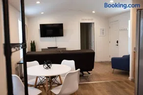 Modern 2-Bedroom Eucalyptus House - Image 1