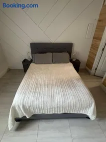 Cozy Stay Near Tradition - Image 5