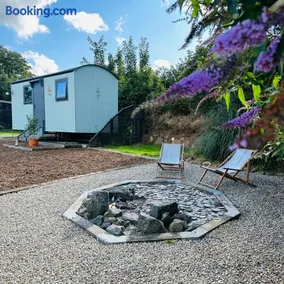 Harpers Huts - Zara - Image 2