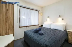Paradise Palms Caravan Park - Image 5