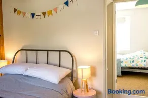 Stylish cottage in the heart of town - Image 2