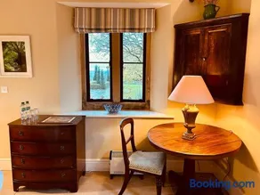 Hill House - 2 Bed Guest Suite by Maison Pro - Image 2
