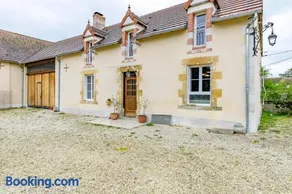 Le Petit Chêne Family home with garden in Prissac - Image 1