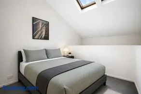Stylish Loft Style 2BR Near CBD SCG Sydney - Image 1