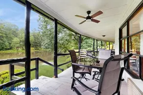 Lakeside condo dog-friendly with AC large porch shared amenities beach access pool tennis - Image 1