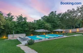 Villa Tre Colonne for 10 persons in Central Istria with 60 m2 private pool, mini golf & sauna - Image 2