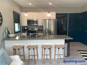 Modern Cottage Retreat - Image 1
