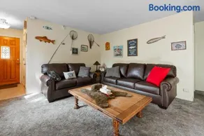 Bear Creek Inn - Slope views! Spacious home near the slopes! - Image 2