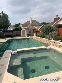 FIFA Traveler Oasis Pool Sauna Patio Arcade Sleep 16 - Image 1