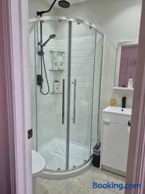 Private Room near Airport - Image 2