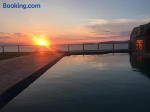 Luxurious Villa by the sea - Image 2