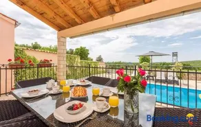 Kinderfreundliche Villa mit Grill, Terrasse und beheiztem Pool - Image 2